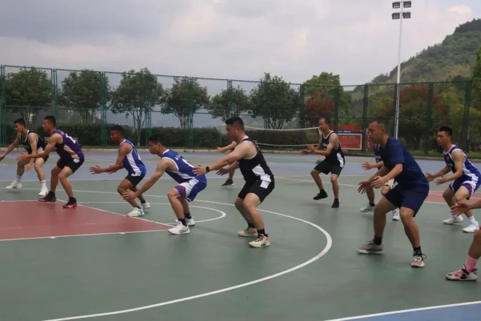 为什么篮球教练要不断改进训练方法_0